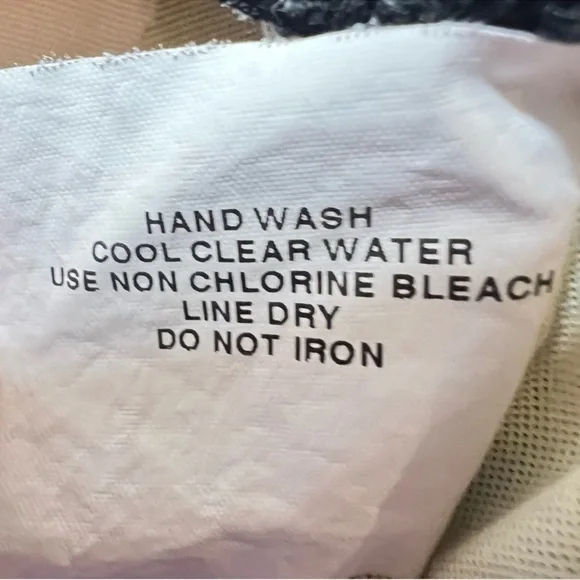 MIRACLESUIT Giraffe/Animal Print Tankini Halter Swimsuit Top in B/W Size 12 - Picture 9 of 10